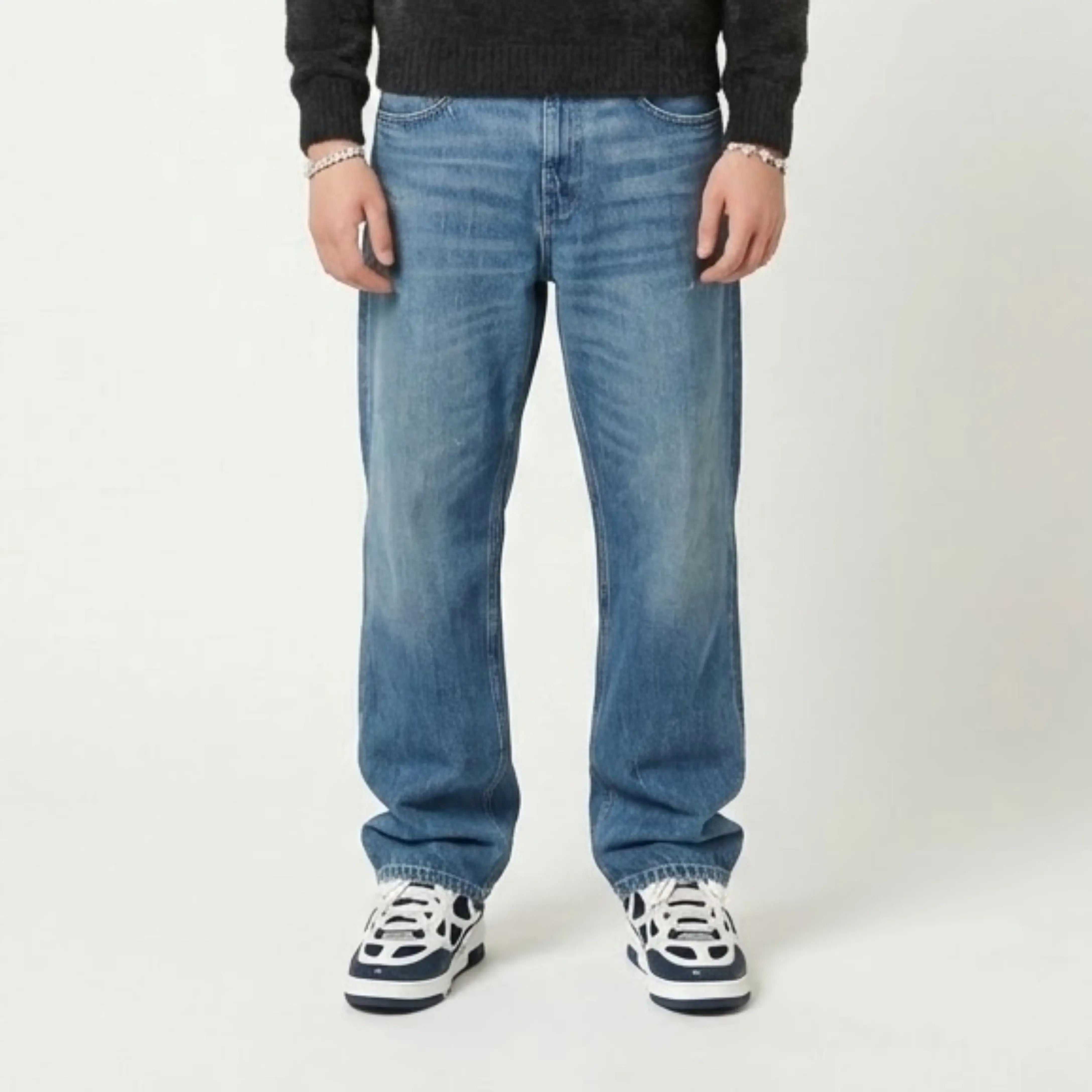 STRAIGHT FIT - JEANS