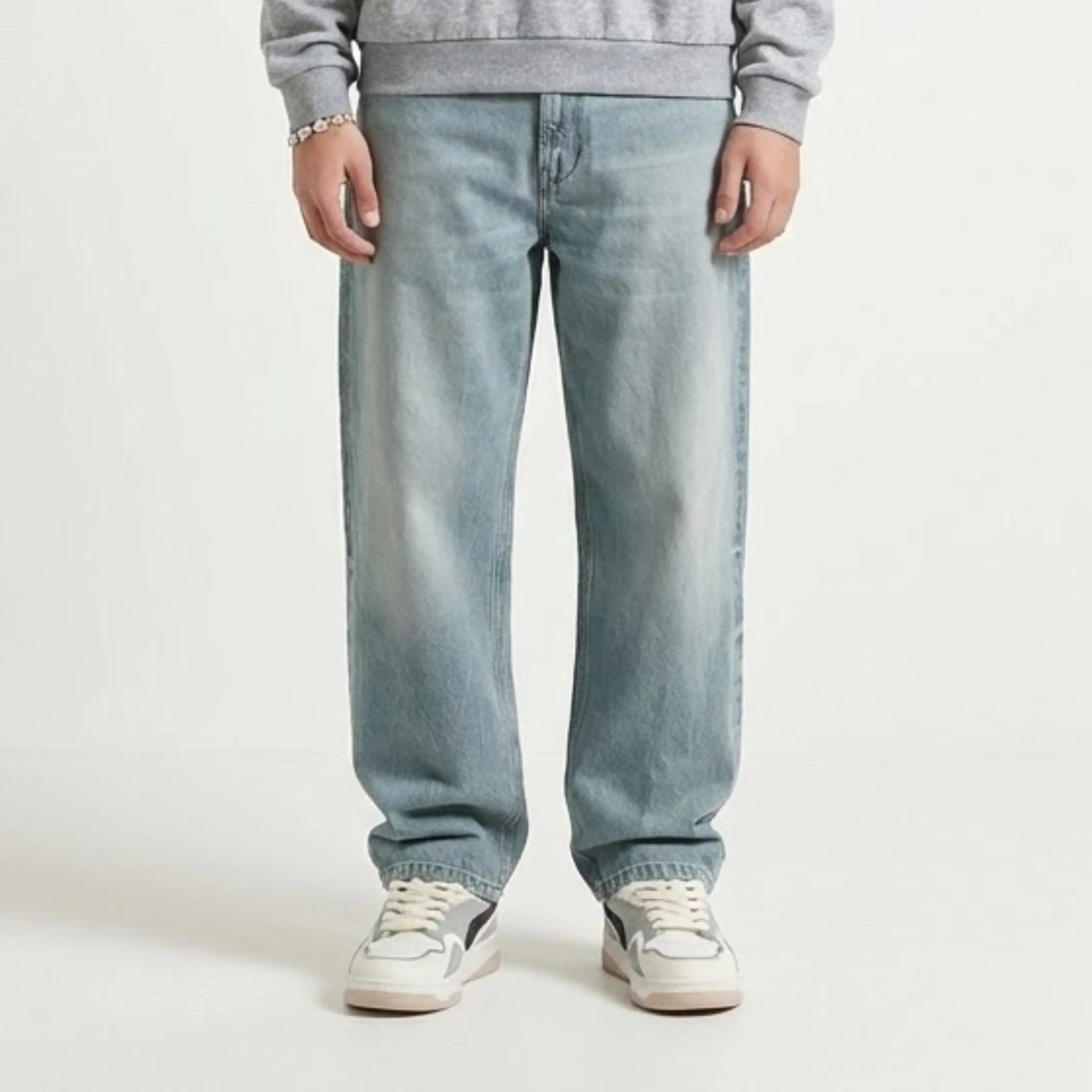 STRAIGHT FIT - JEANS