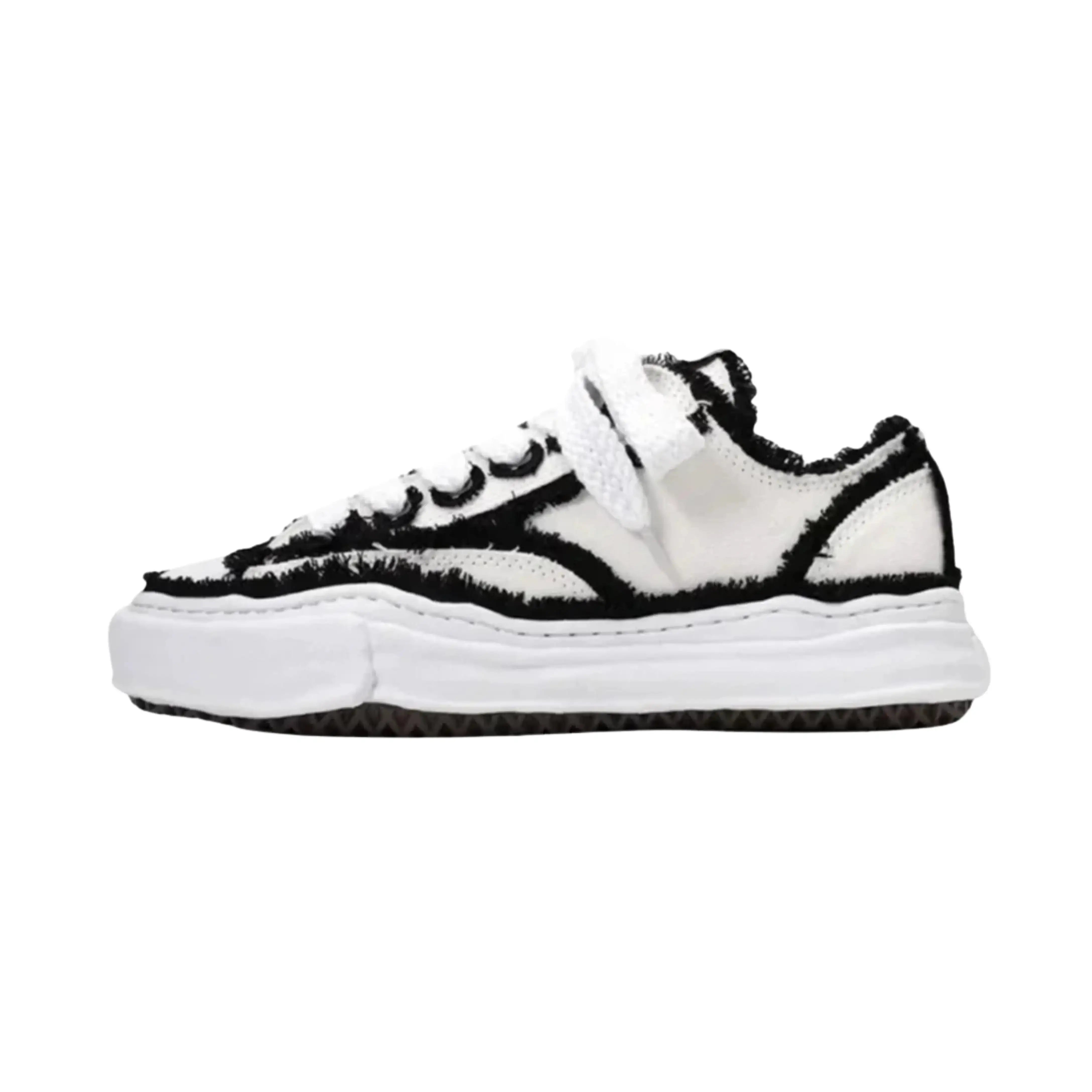 SUTORA — SNEAKER - Black on White - Off Culture