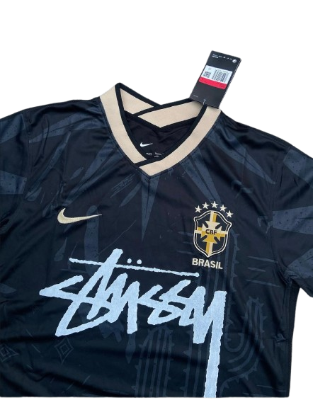 BRASIL — GRAPHIC FOOTBALL JERSEY — navy jersey neckline, crest and chest graphic detail