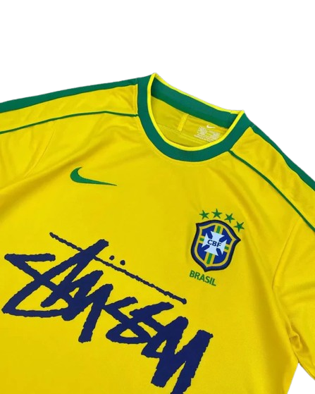 BRASIL — GRAPHIC FOOTBALL JERSEY — yellow jersey neckline and chest graphics close-up